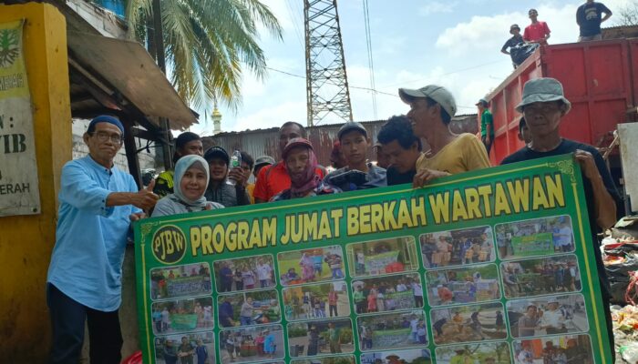 Lewat Jumat Berkah, Komunitas Wartawan Berbagi Rezeki Untuk Pemulung dan Petugas Kebersihan di Tomang