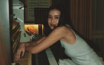 Jeima Aleyya Haudy Debut di Musik Jazz lewat “16.45”, Single Romantis Bernuansa Hangat Menjelang Golden Hour