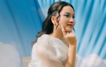 Rara Sudirman Luncurkan Single Debut “Apa Salahnya”, Suarakan Pesan Cinta Diri untuk Generasi Muda