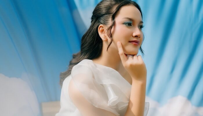 Rara Sudirman Luncurkan Single Debut “Apa Salahnya”, Suarakan Pesan Cinta Diri untuk Generasi Muda