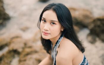 Widya Wirayanti Luncurkan Single Debut “Saling Jaga”, Persembahkan Pop R&B yang Hangat dan Intim