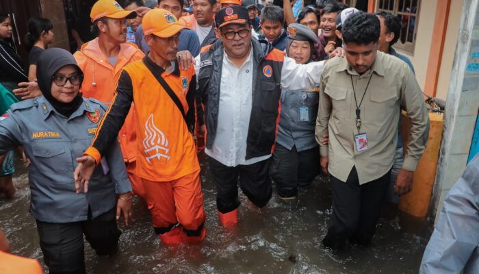 Tinjau Lokasi Banjir Jakarta Barat, Wagub Rano Karno Pastikan Pengungsi Terlayani dengan Baik