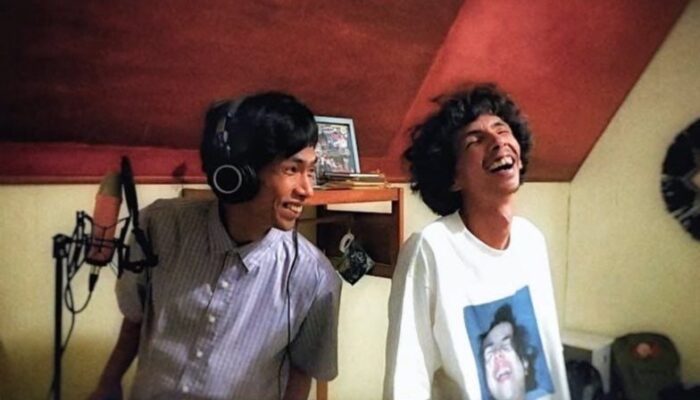 Kolaborasi Saudara, Eńau dan Ari Lesmana Rilis “Sesi Potret”: Lagu tentang Waktu, Luka, dan Penerimaan Diri