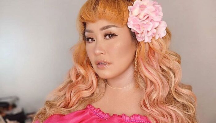 Pinkan Mambo Bikin Heboh! Mantan Personel Ratu Gelar “Konser Jalanan” hingga Picu Macet