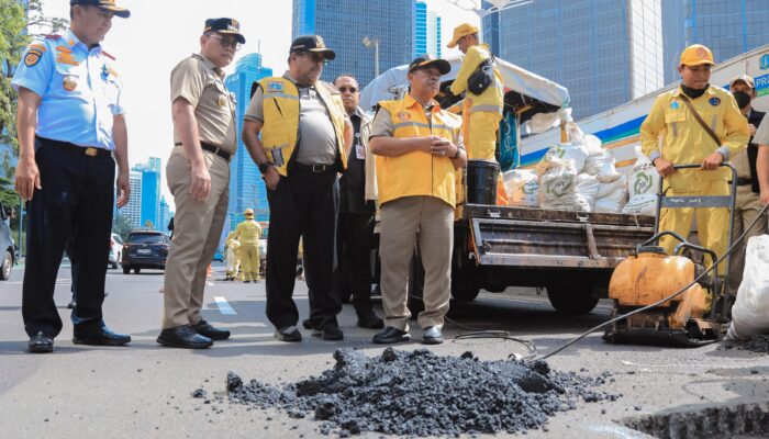 Wagub Rano Karno Turun Langsung, Pastikan Jalan Rusak di Jakarta Cepat Diperbaiki Meski Musim Hujan