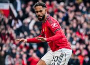 Cunha Rayu Casemiro Bertahan di MU: “Jangan pergi dulu, kita belum selesai!”