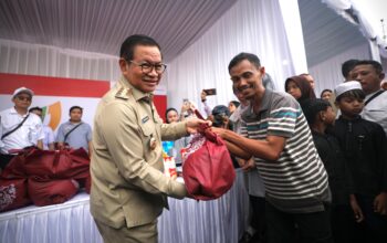 Bazar Prime Ramadan 2026 diserbu Warga, Pramono Anung Sediakan 3.000 Paket Sembako Murah di Balai Kota