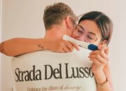 Awkarin Pamer Test Pack Garis Dua, Hamil Beneran atau Sekadar Gimmick? Ini yang Bikin Publik Gaduh