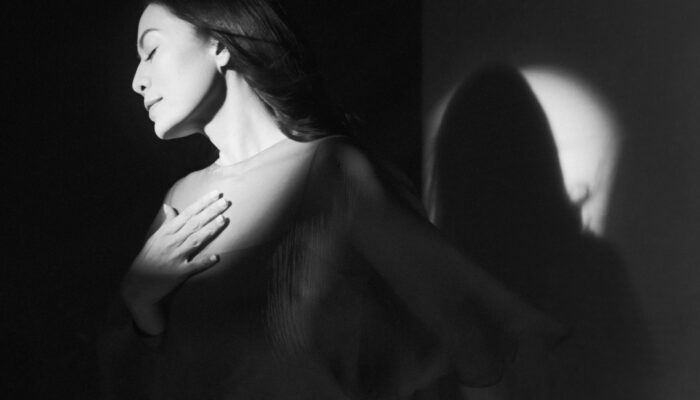 Dee Lestari Rilis “Kabarku”: Lagu Patah Hati yang Diam-Diam Menyayat, Relatable untuk Semua yang Pernah “Baik-Baik Saja”