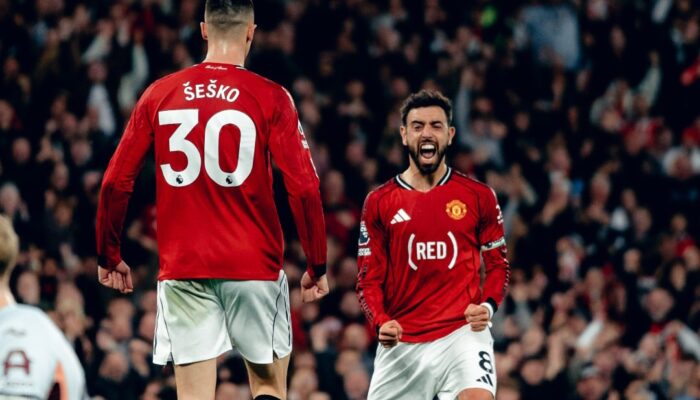MU Menang Dramatis, Jersey “(RED)” Jadi Sorotan: Gol, Amal, dan Harapan di Old Trafford
