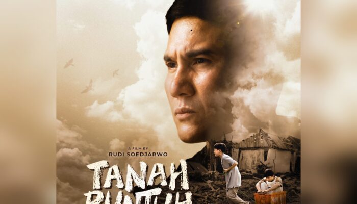 Trailer Perdana “Tanah Runtuh” Resmi Dirilis, Vino G. Bastian Hadirkan Drama Keluarga yang Menyayat Hati