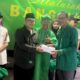 Bang Hatta Turun Langsung ke Bidara Cina, Bagi Sembako hingga Bantuan Tunai untuk Warga RW 012
