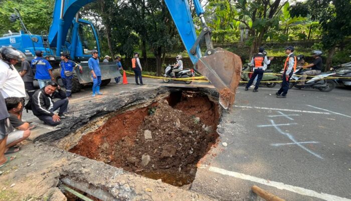 Jalan Raya Lenteng Agung Amblas, Dinas SDA DKI Bergerak Cepat! Perbaikan Darurat Dimulai Malam Ini