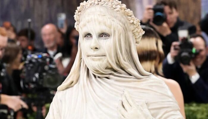 Heidi Klum “Jadi Patung Hidup” di Met Gala 2026, Penampilan Tak Terlupakan yang Bikin Publik Terpukau