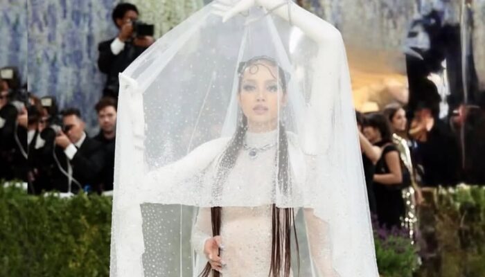 Lisa BLACKPINK Guncang Met Gala 2026: Gaun “Hidup” Berbasis Teknologi Jadi Sorotan Dunia