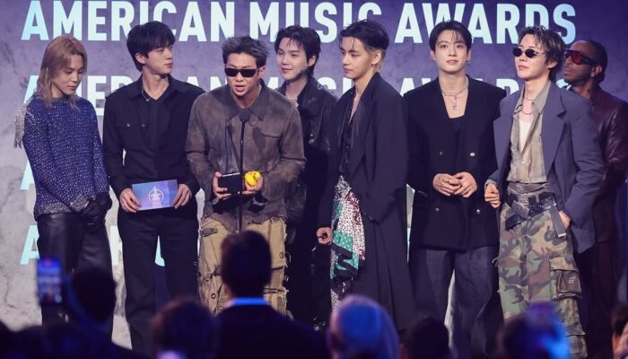 BTS Buktikan Status Raja Musik Dunia! Sabet Artist of the Year di American Music Awards 2026