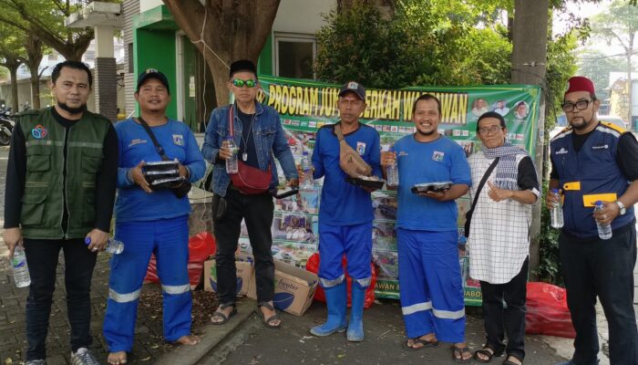 Jumat Berkah Wartawan Pekan ke-77, PJBW Gandeng BudayantaraTV Digital Network Tebar Ratusan Nasi untuk Warga Jagakarsa hingga Cibubur