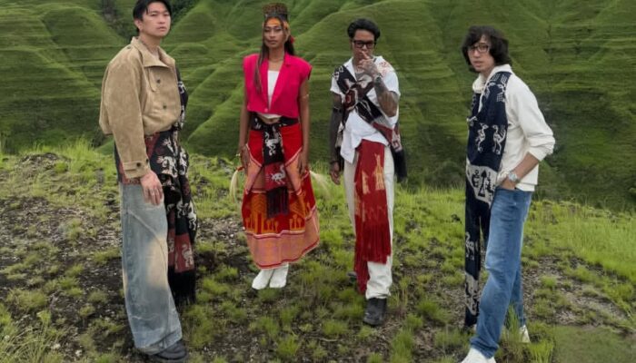 Gandeng Novia Bachmid, Weird Genius Hidupkan Instrumen Tradisional Sumba Lewat ‘Your Side’
