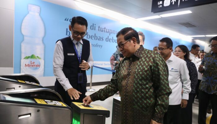 Pramono Resmikan Pembayaran Nirsentuh MRT, Pertama di Indonesia