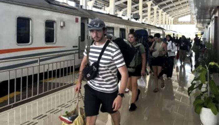 KAI Catat Rekor Baru, Hampir 97 Ribu Wisman Naik Kereta