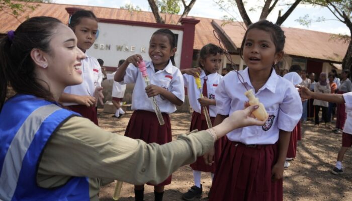 Jembatan Wae Kuse Tak Layak, Yasmin Napper Soroti Akses Sekolah