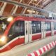 LRT Jabodebek memperpanjang layanan hingga lewat tengah malam pada 17 Agustus 2026. Tarif spesial Rp8 dan pengamanan stasiun diperkuat.