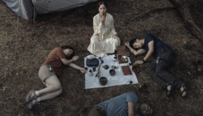 Hasut Rilis Teaser, Karina Salim dan Rachel Amanda Terjebak di Hutan