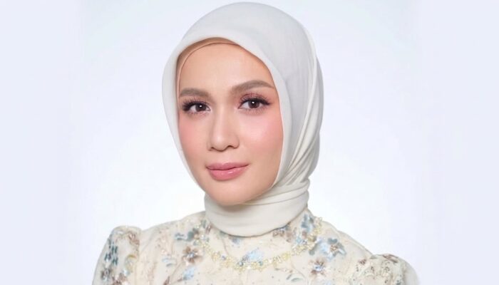 Dea Imut Mantap Berhijab Usai Menikah, Suami Ungkap Rasa Bangga
