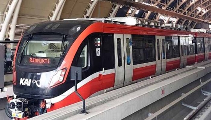 LRT Jabodebek Uji Perjalanan Pagi, Kejar Whoosh dari Halim