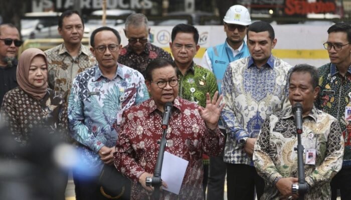 Pramono Targetkan Kabel Udara Jakarta Masuk Tanah dalam 5 Tahun