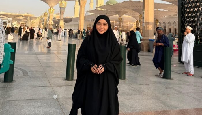 Novi Ayla Pimpin Dua Rombongan Umrah, Ungkap Makna Arba’in di Madinah
