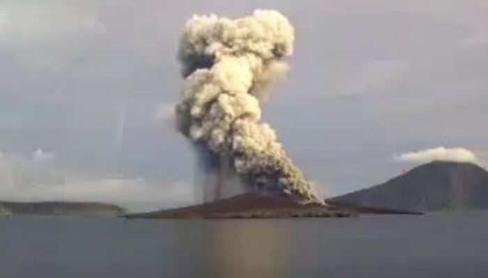 BNPB Siapkan OMC Atasi Abu Erupsi Gunung Anak Krakatau