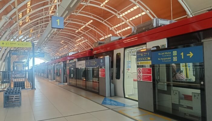 Naik LRT Jabodebek? Ini Aturan yang Wajib Dipatuhi Pengguna