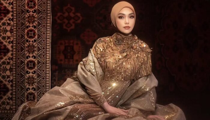 Celine Evangelista Siapkan Kepindahan ke Madinah, Putranya Sampai Sujud Syukur