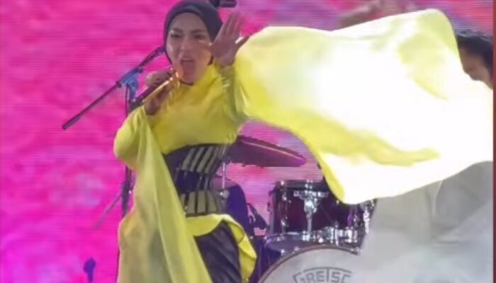 Syahrini Bikin Heboh di Pestapora 2026, Pukul Gong dan Deklarasikan Partai Inces Indonesia
