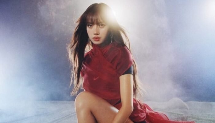 Lisa BLACKPINK Kembali Terciduk Bareng Blue di Thailand