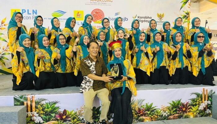 Kenanga Angklung Tangsel Juara Harmoni Angklung PWI Depok 2026