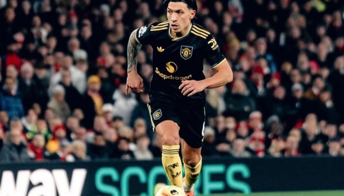 Lisandro Martinez Kritik Manajemen MU Usai Kalah dari Atletico Madrid 0-2