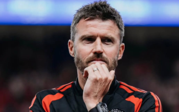 Manchester United Pertahankan Carrick di Tengah Krisis Tim