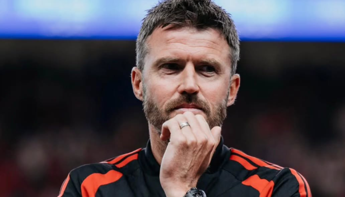 Manchester United Pertahankan Carrick di Tengah Krisis Tim