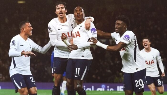 Chelsea Dipermalukan Tottenham 0-2, Palmer Kartu Merah ke-100